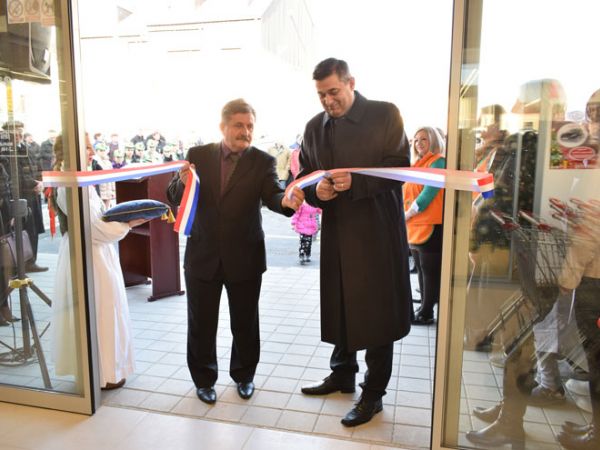 KTC-ov supermarket na 800 četvornih metara danas otvorio vrata Grubišnopoljcima