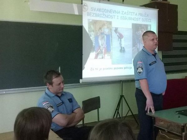 Čvek i Ledić poručili: Policajci su prijatelji i pomagači !