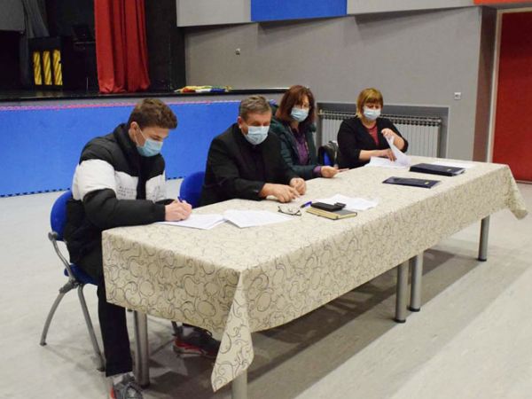 Potpisani ugovori za stipendije s osmero studenata i petero učenika