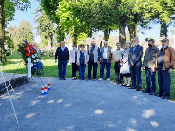 Vijenac i svijeće povodom Dana pobjede nad fašizmom