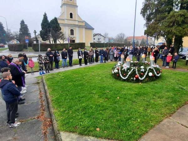 Upaljena druga adventska svijeća