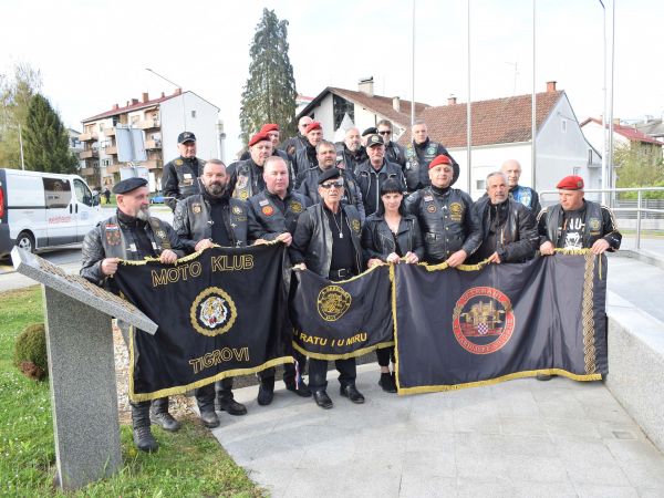 Karavana ‘31 krunica za 31 godinu’ odala počast i grubišnopoljskim braniteljima