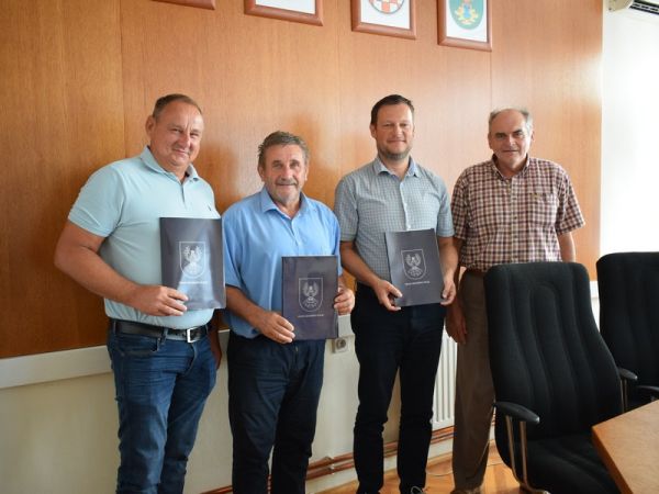Ugovor potpisan, kreće 2. faza projekta ‘Sanacija i modernizacija nogostupa u Ulici M. Lovraka u V. Zdencima’