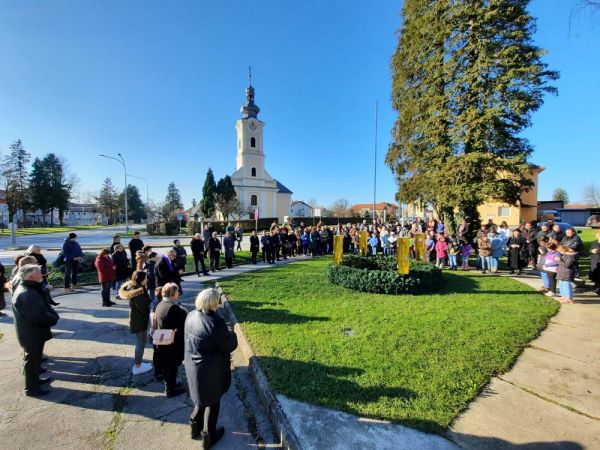 Svijetle sve svijeće adventskoga vijenca