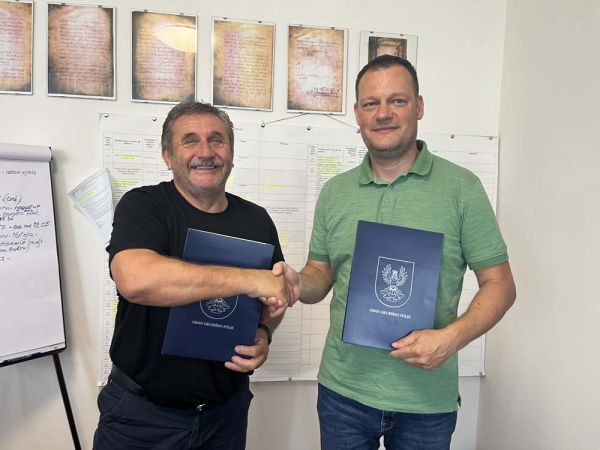 Uvođenjem u posao izvođača počinju radovi na sanaciji nogostupa u Zdenačkom gaju