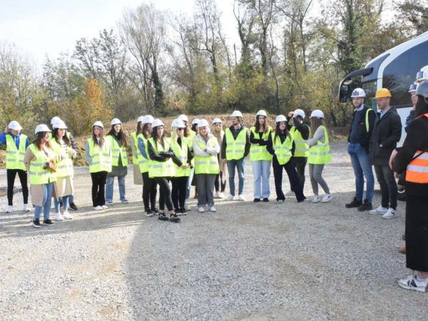 Studenti Građevinskog i arhitektonskog fakulteta iz Osijeka posjetili gradilište Centra za starije osobe