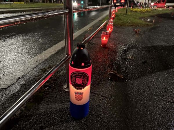 I Grubišno Polje zasvijetlilo u sjećanje na 34. godišnjicu stradanja Vukovara i Škabrnje I Grubišno Polje zasvijetlilo u sjećanje na 34. godišnjicu stradanja Vukovara i Škabrnje