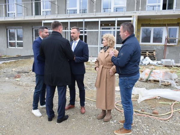 Ministar Marin Piletić obilaskom gradilišta Centra za starije uvjerio se da radovi teku prema planu Ministar Marin Piletić obilaskom gradilišta Centra za starije uvjerio se da radovi teku prema planu