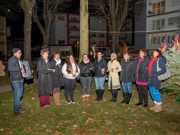 Otvoren Advent u Grubišnom Polju, prvi put u gradskom parku. Otvoren Advent u Grubišnom Polju, prvi put u gradskom parku.