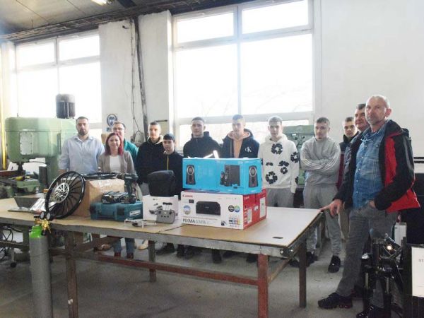 Grad Srednjoj školi Bartola Kašića donirao opremu vrijednu 2.250 eura