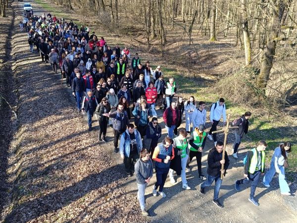 Pobožno i iskrena srca proslavili Križni put dug 16 kilometara