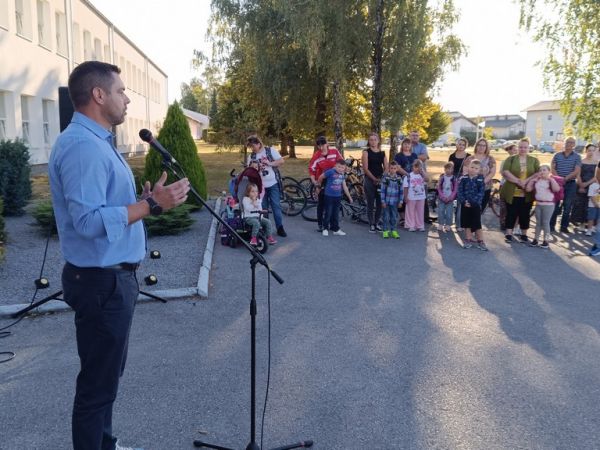 Počela nova školska godina, u osnovnoj 44, u srednjoj školi 41 učenik u prvim razredima