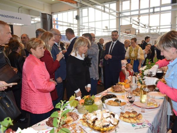 Već stigle prve prijave ! I 20. jubilarni Gospodarski sajam sira, meda i vrganja obilovat će sadržajima Već stigle prve prijave ! I 20. jubilarni Gospodarski sajam sira, meda i vrganja obilovat će sadržajima