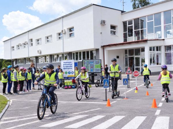 ‘Prometnom preventivom za sigurnije djetinjstvo’ do veće sigurnosti učenika u prometu ‘Prometnom preventivom za sigurnije djetinjstvo’ do veće sigurnosti učenika u prometu