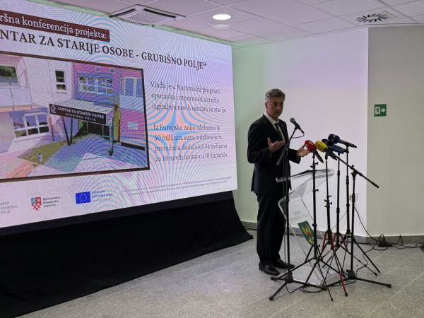 PREMIJER ANDREJ PLENKOVIĆ OTVORIO CENTAR ZA STARIJE U GRUBIŠNOM POLJU PREMIJER ANDREJ PLENKOVIĆ OTVORIO CENTAR ZA STARIJE U GRUBIŠNOM POLJU