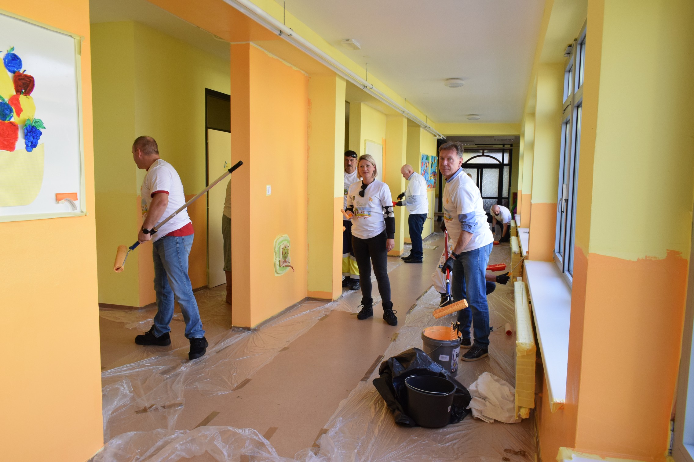 Zajedničkom volonterskom akcijom ličili zidove Dječjeg vrtića Tratinčica
