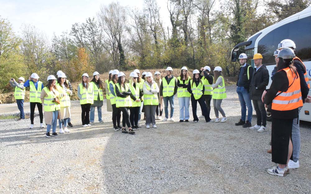 Studenti Građevinskog i arhitektonskog fakulteta iz Osijeka posjetili gradilište Centra za starije osobe