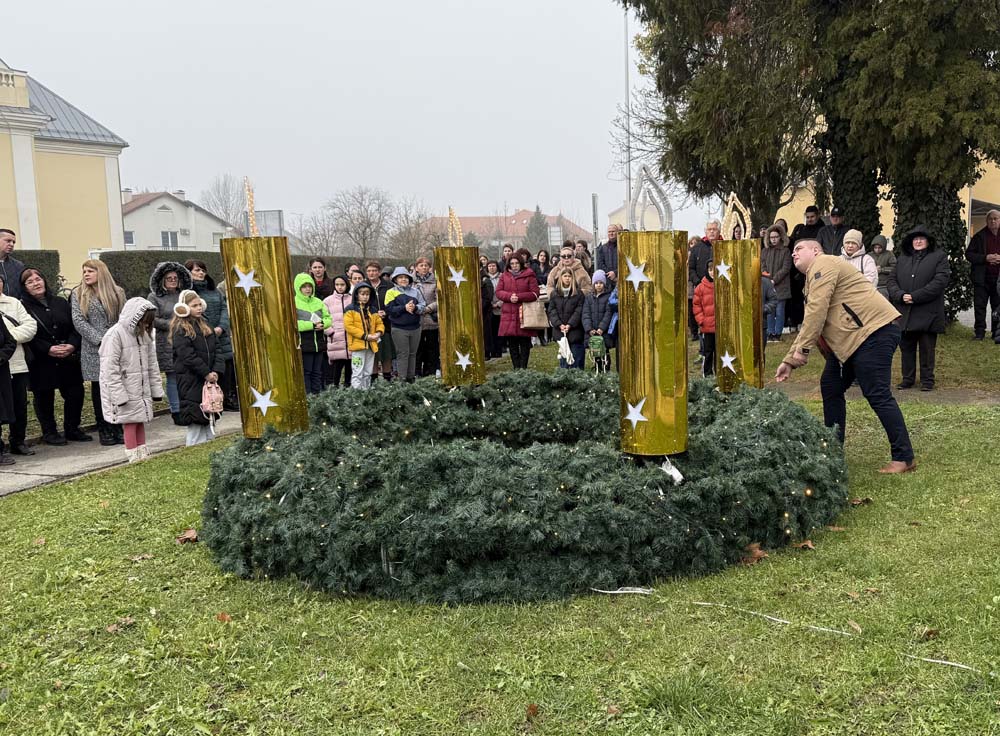 Od jučer gori i treća svijeća adventskoga vijenca - svijeća ljubavi