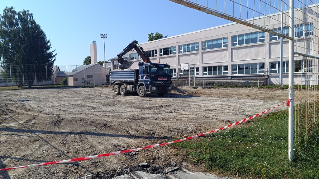Počeli radovi na rekonstrukciji igrališta Srednje škole Bartola Kašića