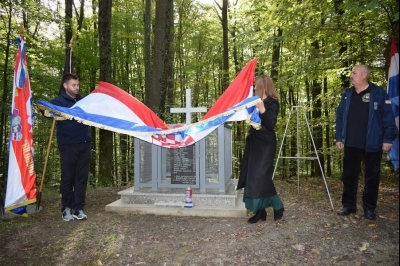 Otkrivanje spomenika u šumi Bukovica i postrojavanje grubišnopoljskih branitelja