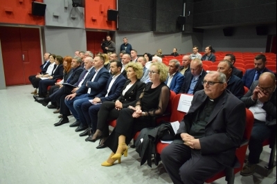 Ministar Bačić, potpis ugovora o darovanju zemljišta