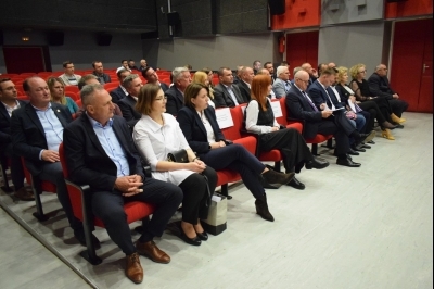 Ministar Bačić, potpis ugovora o darovanju zemljišta